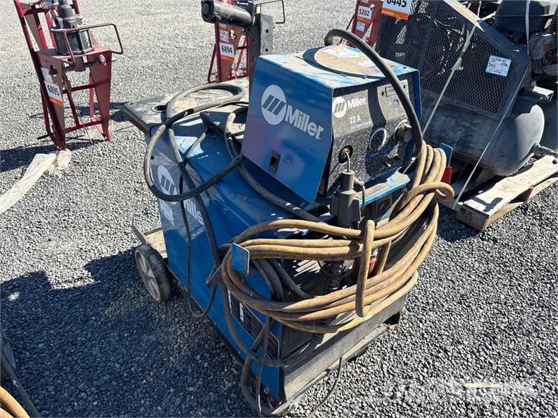 Miller Electric 300 A MIG Electric Welder Poste à souder