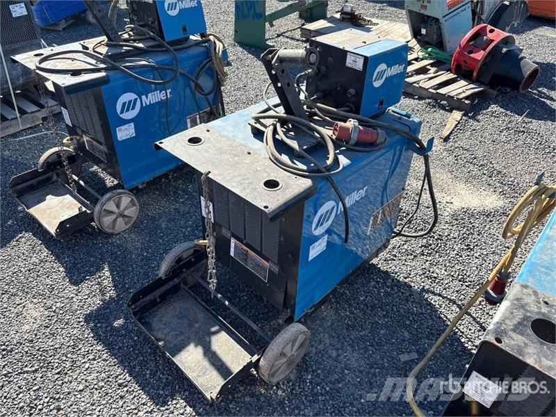 Miller Electric 300 A MIG Electric Welder Welding Equipment