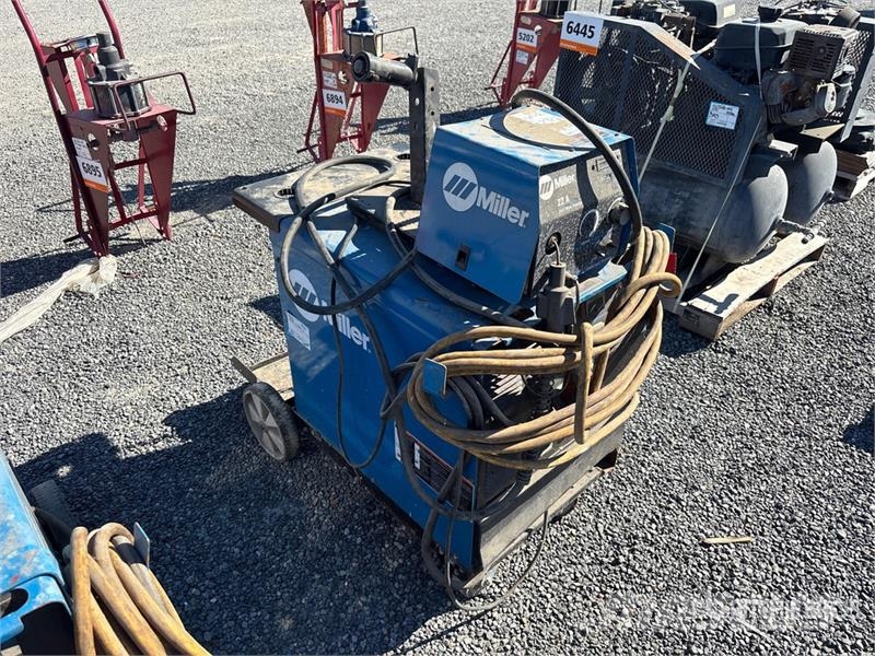 Miller Electric 300 A MIG Electric Welder Poste à souder