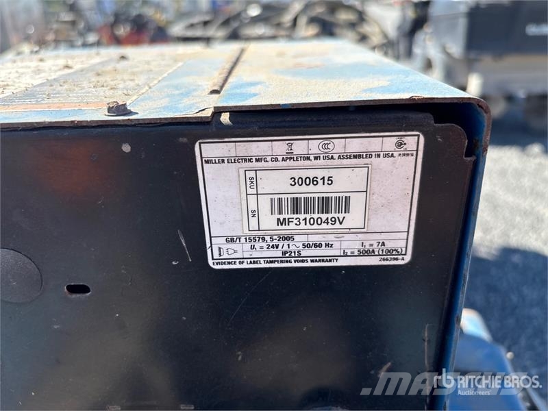 Miller Electric 300 A MIG Electric Welder Poste à souder