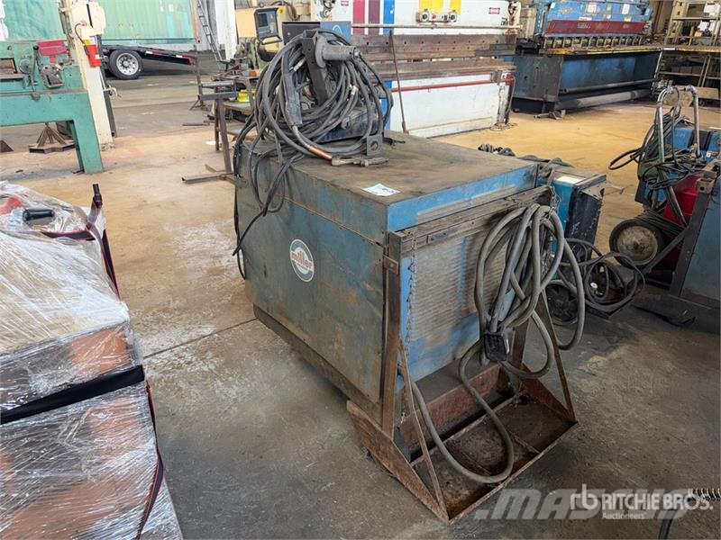 Miller FC-600 600 A Mobile Multi-Process Electric Welder Schweissgeräte