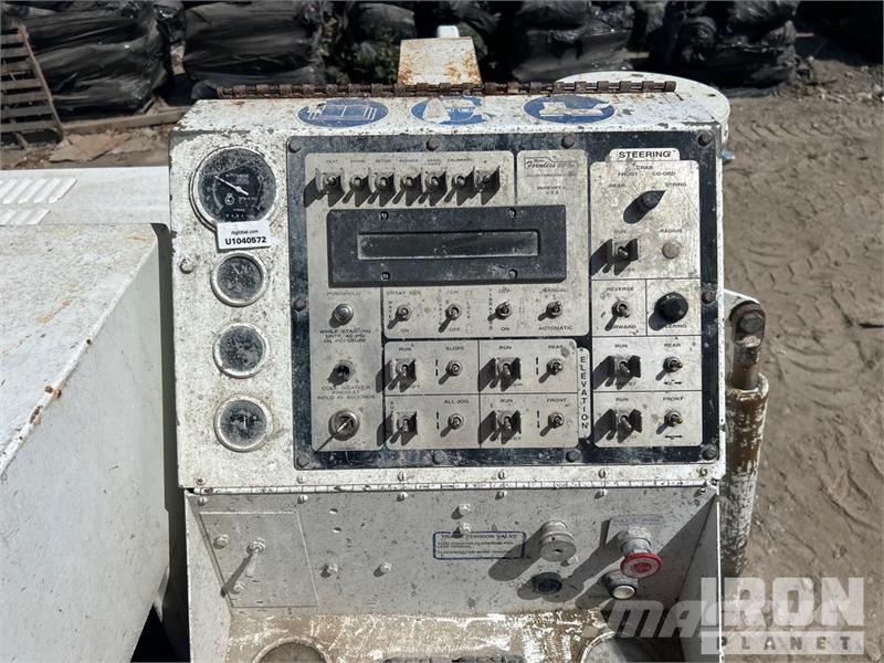 Miller M-8100 混凝土鋪路機