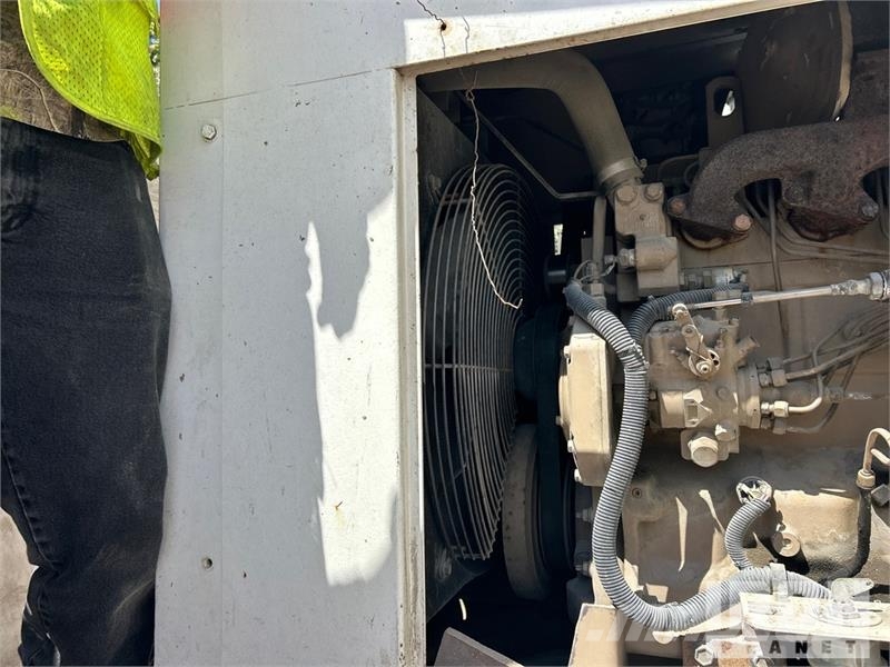 Miller M-8100 混凝土鋪路機