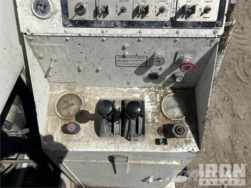 Miller M-8100 混凝土鋪路機