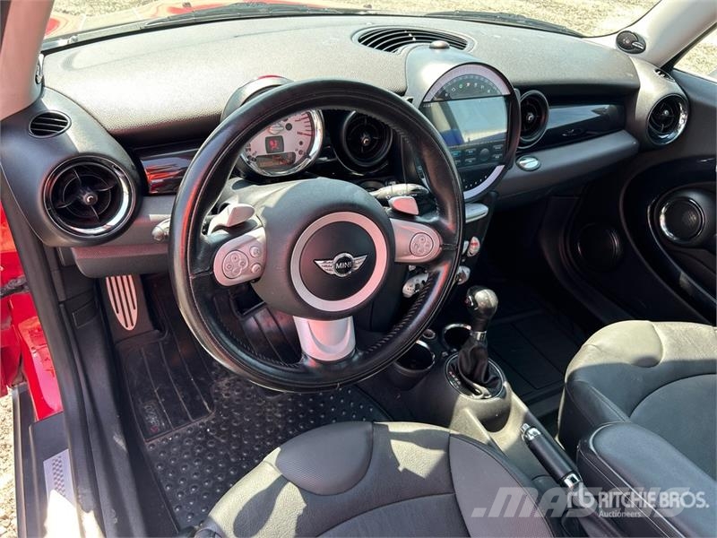 Mini Cooper Stationwagon Automobile Avtomobili