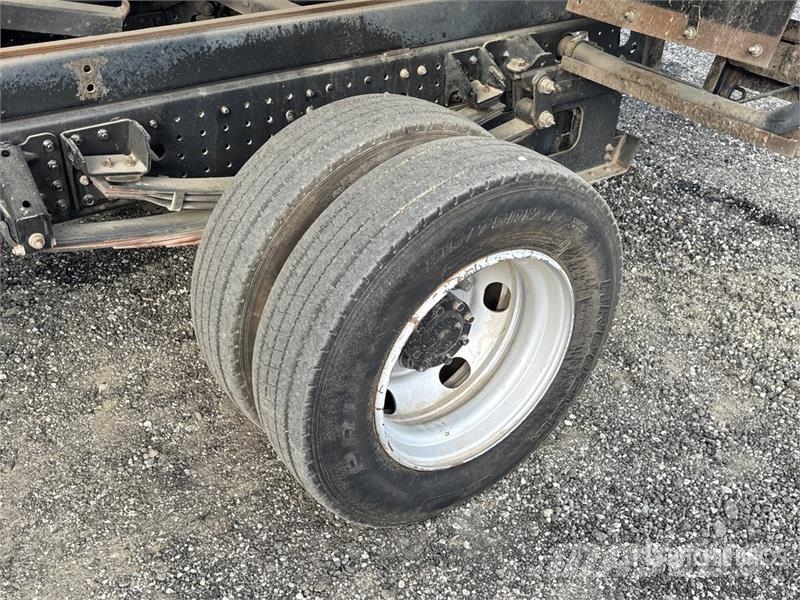 Mitsubishi 4x2 Dump Truck شاحنات قلابة