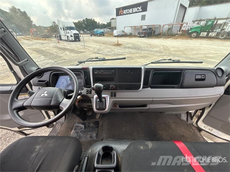 Mitsubishi 4x2 Dump Truck شاحنات قلابة