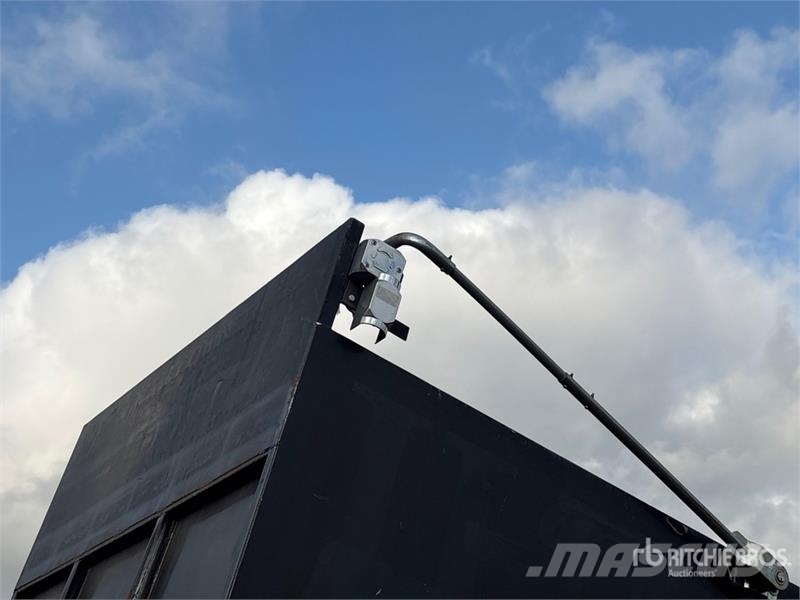 Mitsubishi 4x2 Dump Truck شاحنات قلابة