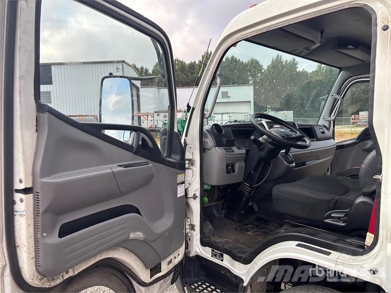 Mitsubishi 4x2 Dump Truck شاحنات قلابة