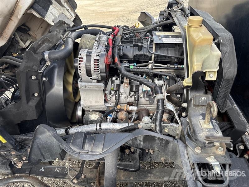 Mitsubishi 4x2 Dump Truck شاحنات قلابة