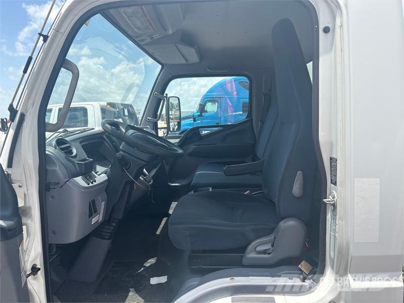 Mitsubishi Fuso FEC72S 4x2 Van Truck Furgons