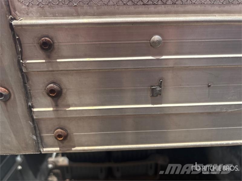 Mitsubishi Fuso FEC72S 4x2 Van Truck Furgons