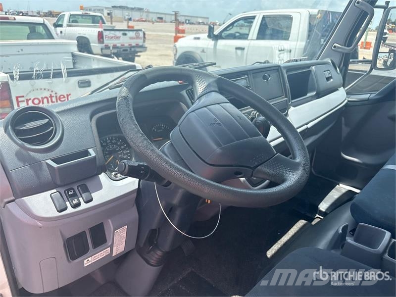 Mitsubishi Fuso FEC72S 4x2 Van Truck Furgons