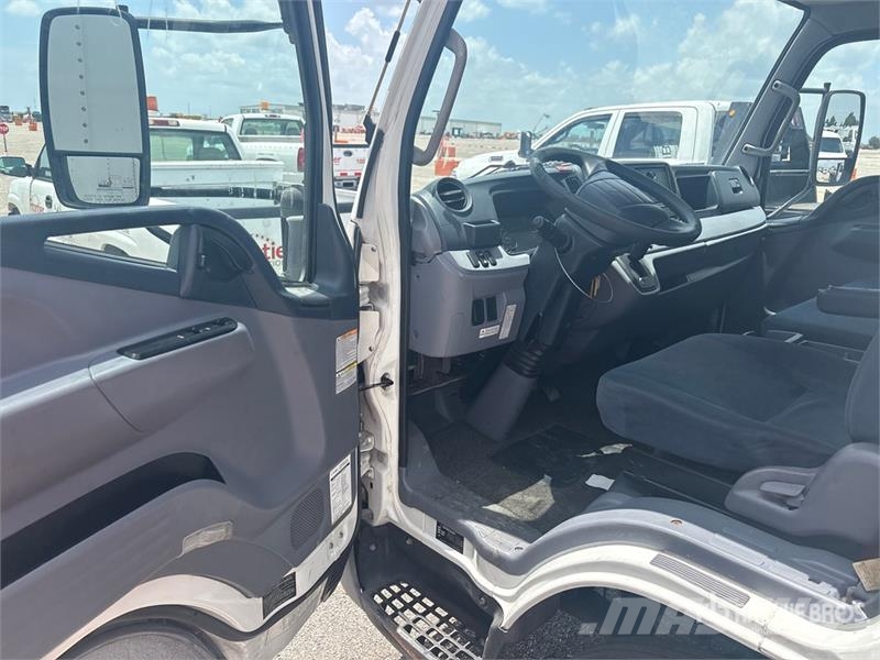 Mitsubishi Fuso FEC72S 4x2 Van Truck Furgons