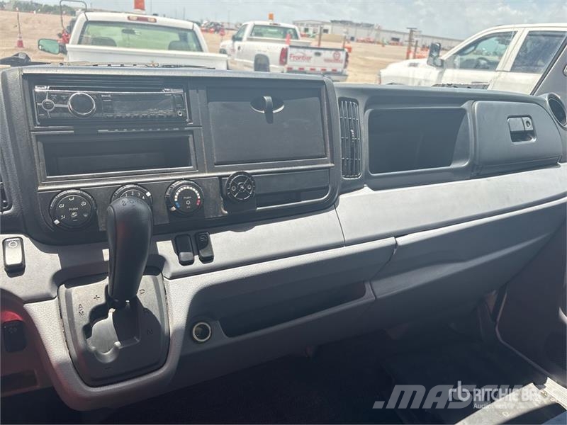 Mitsubishi Fuso FEC72S 4x2 Van Truck Furgons