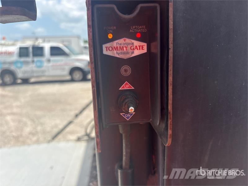 Mitsubishi Fuso FEC72S 4x2 Van Truck Furgons