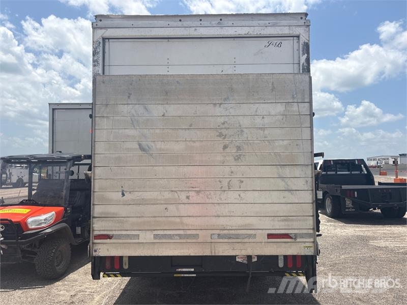 Mitsubishi Fuso FEC72S 4x2 Van Truck Furgons