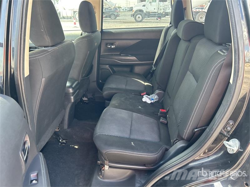 Mitsubishi Outlander PKWs