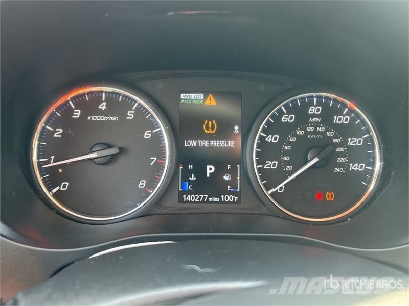 Mitsubishi Outlander PKWs
