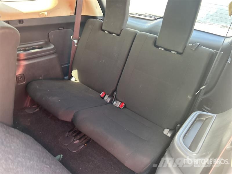 Mitsubishi Outlander PKWs