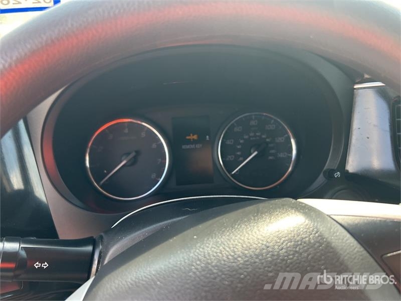 Mitsubishi Outlander PKWs