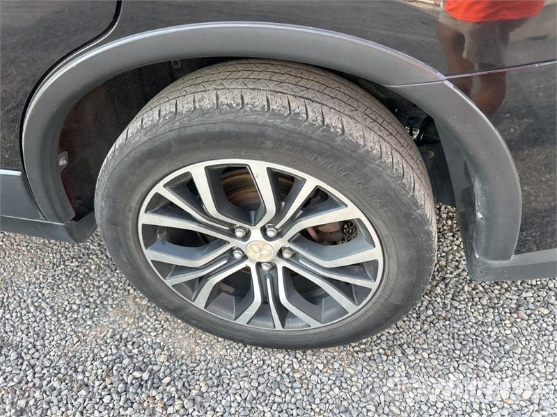 Mitsubishi Outlander PKWs