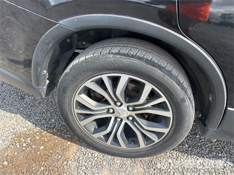 Mitsubishi Outlander PKWs