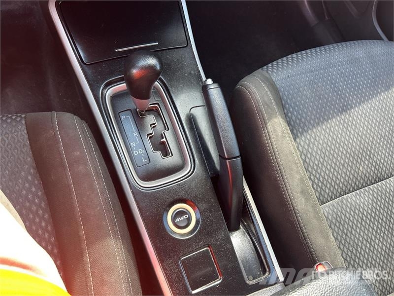 Mitsubishi Outlander PKWs