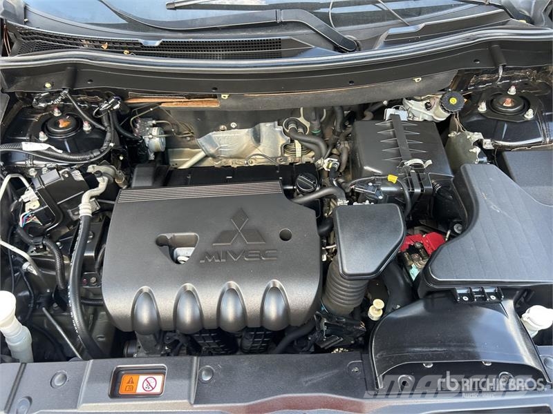 Mitsubishi Outlander PKWs