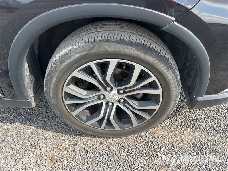 Mitsubishi Outlander PKWs