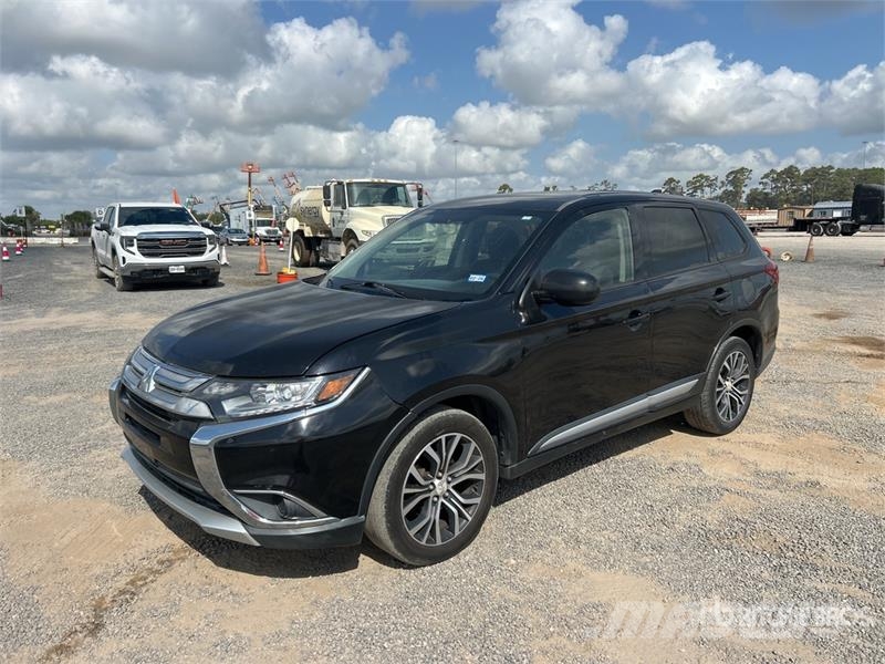 Mitsubishi Outlander PKWs