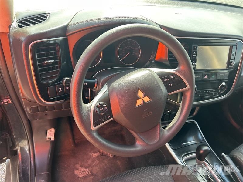 Mitsubishi Outlander PKWs