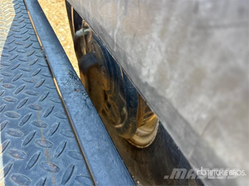 MMDI 47RVX10 7 ft S/A Equipment Trailer Járműszállító pótkocsik