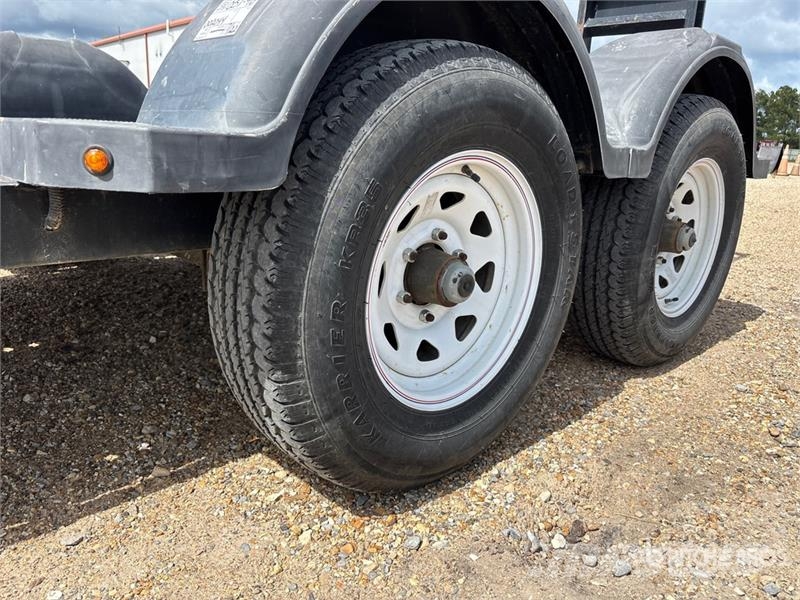 MMDI E510H 10 ft T/A Equipment Trailer Rimorchio per il trasporto di veicoli