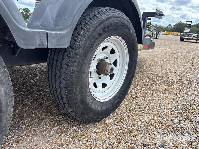 MMDI E510H 10 ft T/A Equipment Trailer Rimorchio per il trasporto di veicoli