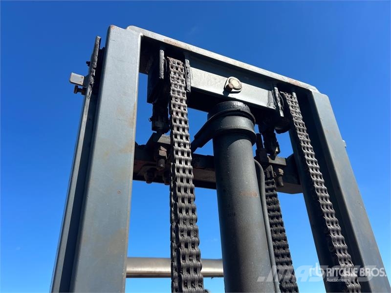 Moffet M55 5500 lb 3x3 Truck Mounted Forklift Medbringertruck