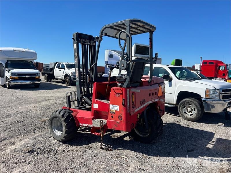 Moffet M55 5500 lb 3x3 Truck Mounted Forklift Medbringertruck