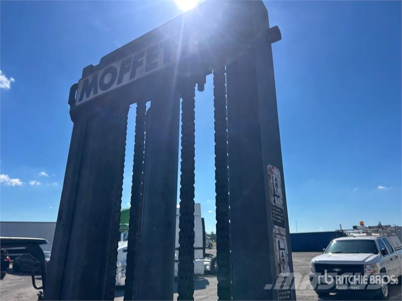 Moffet M55 5500 lb 3x3 Truck Mounted Forklift Medbringertruck