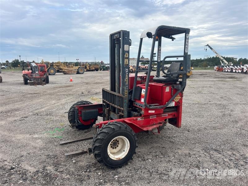 Moffett M5000 Meeneemheftrucks
