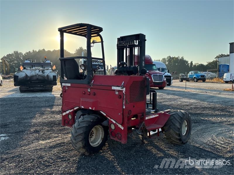 Moffett M5000 Empilhadores de montagem em camião