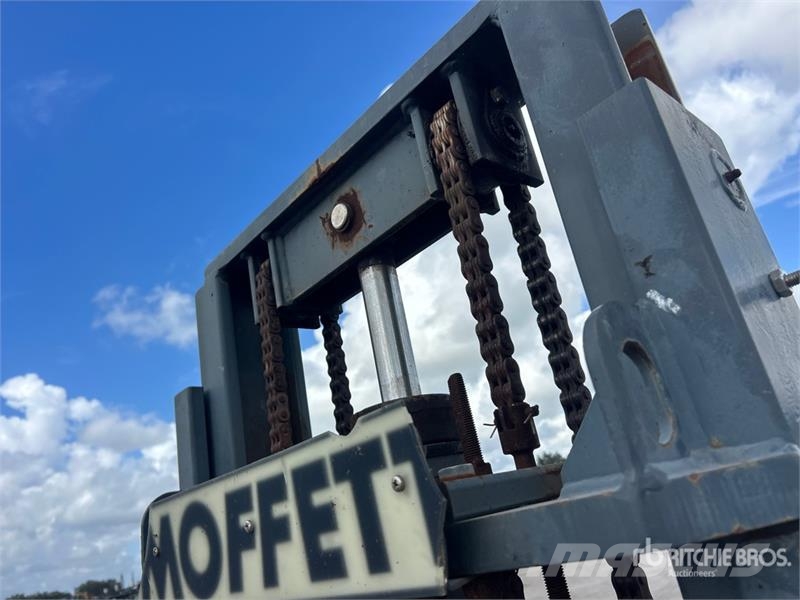 Moffett M5000 Teherautóra szerelt targonca