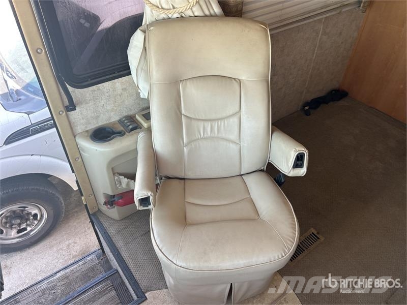  Monaco Motor Home Bobil og campingvogn