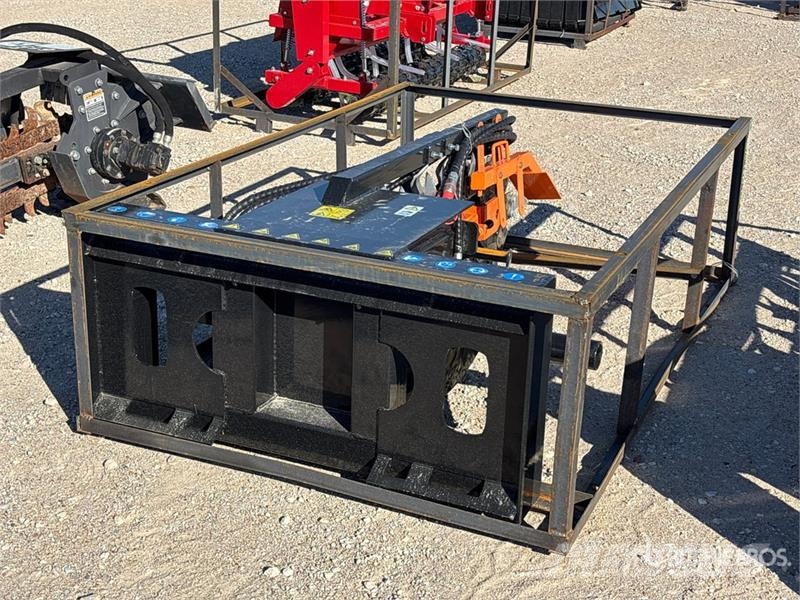 Mower King ECSSCT72 60 in Skid Steer Trencher (Unu Koparki łańcuchowe