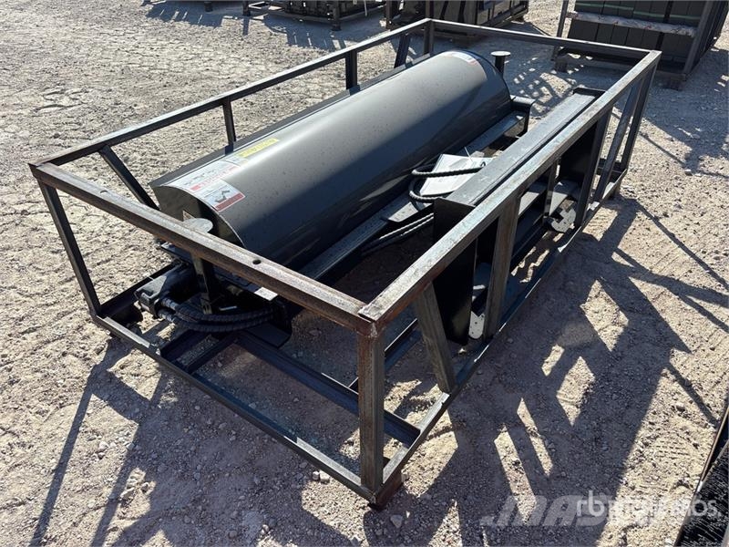  Mower King SSAB72 72 in Skid Steer Broom (Unused) Kefék