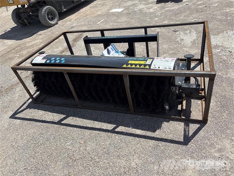 Mower King SSAB72 72 in Skid Steer Broom (Unused) 브러쉬