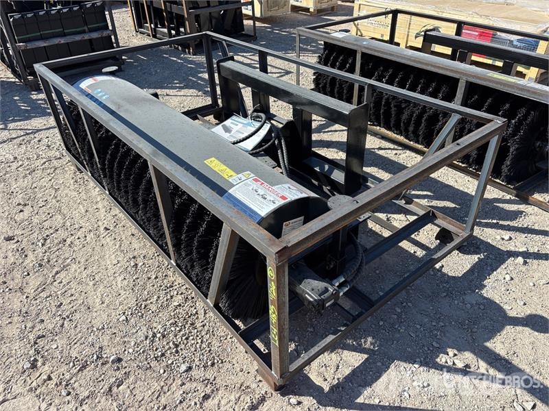  Mower King SSAB72 72 in Skid Steer Broom (Unused) Kefék