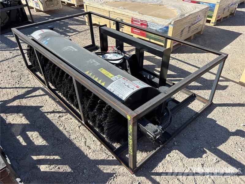 Mower King SSAB72 72 in Skid Steer Broom (Unused) Kefék