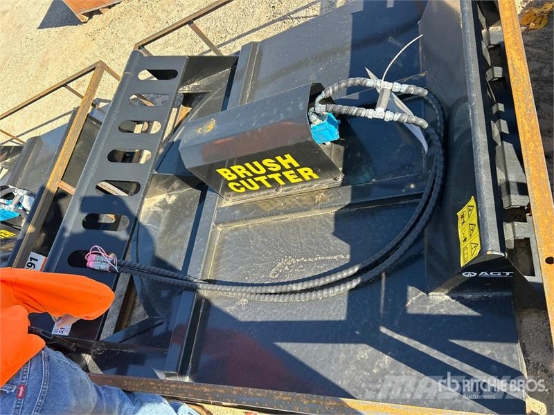 Mower King SSRC 72 in Skid Steer Brush Cutter (Unu Priključne in vlečne kosilnice