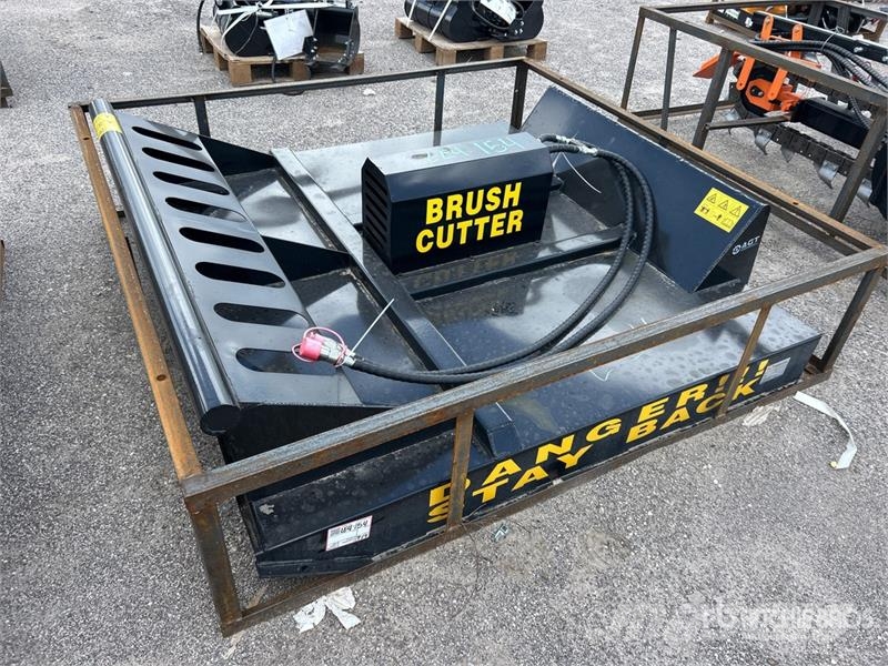  Mower King SSRC 72 in Skid Steer Brush Cutter (Unu Corta-césped delanteros y traseros