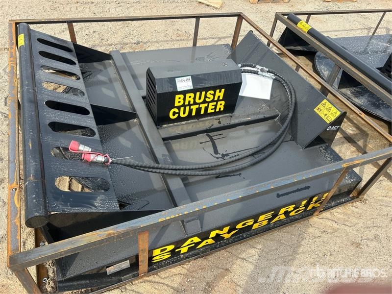  Mower King SSRC 72 in Skid Steer Brush Cutter (Unu Corta-césped delanteros y traseros